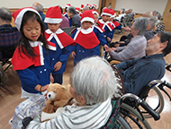 特別養護老人ホーム山静寿へクリスマス訪問