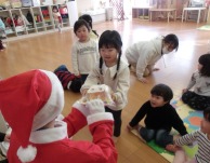 はやぶさ保育園でクリスマス会